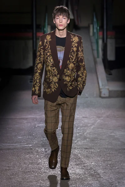 Look 9